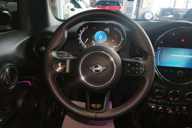 MINI 2023款 1.5T COOPER 国王十字特别版 五门版中控内饰13