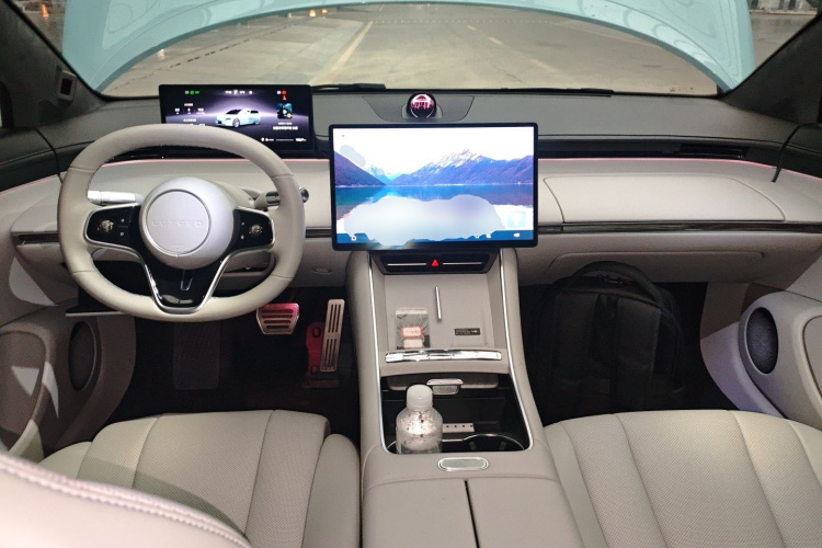 鸿蒙智行 智界S7 2025款 703km Ultra运动版中控内饰7002