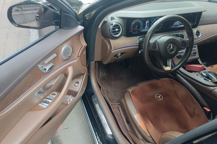 奔驰E级 2018款 E 200 L中控内饰20