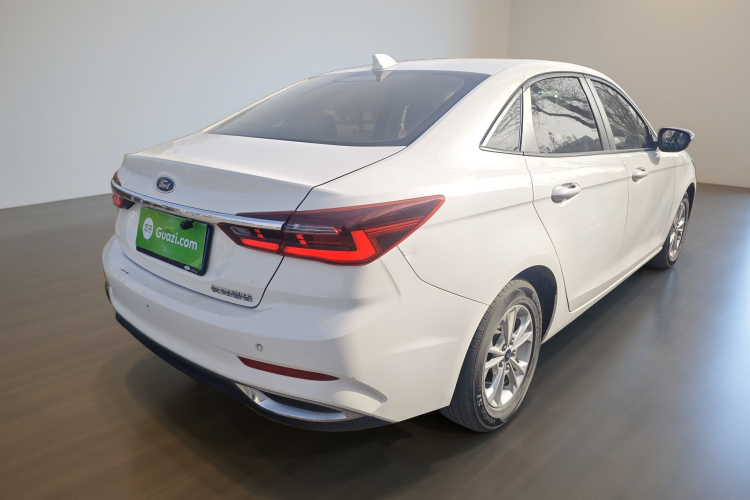 福特 福睿斯 2021款 1.5L 自动铂金版车身外观7