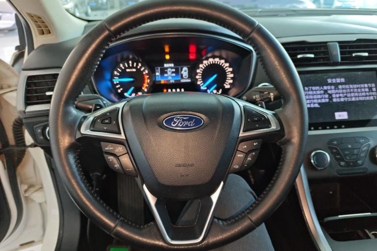 福特 蒙迪欧 2017款 EcoBoost 180 时尚型局部细节13