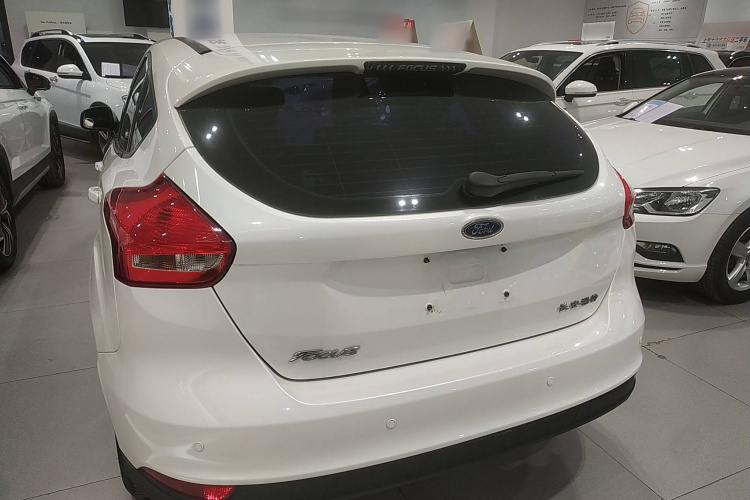 福特 福克斯 2015款 两厢 1.6L 自动舒适型车身外观6004