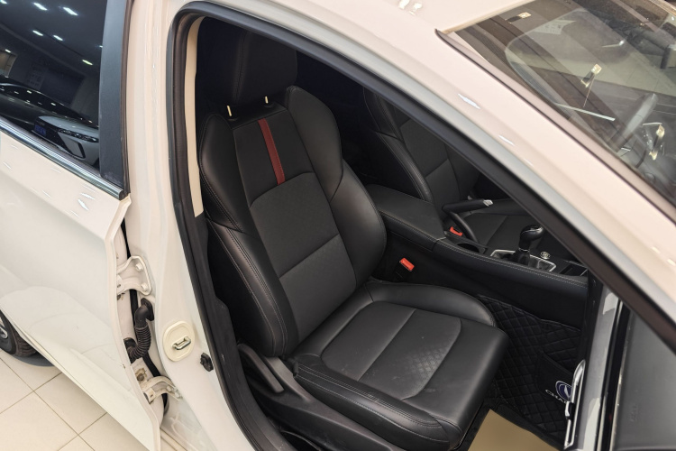 长安 逸动 2020款 PLUS 1.6L GDI 手动豪华型中控内饰7001