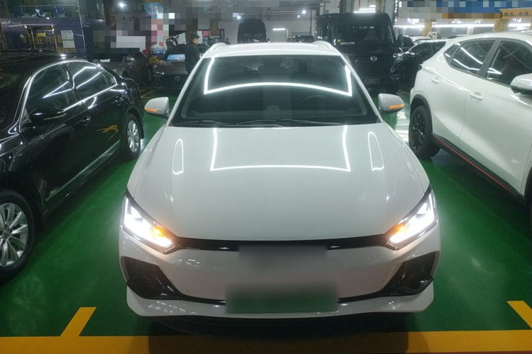 比亚迪e2 2024款 荣耀版 豪华型车身外观2