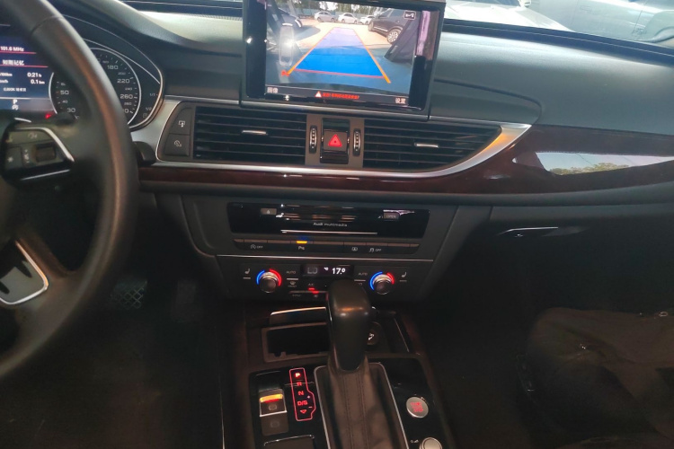奥迪A6L 2016款 30 FSI 舒适型中控内饰16
