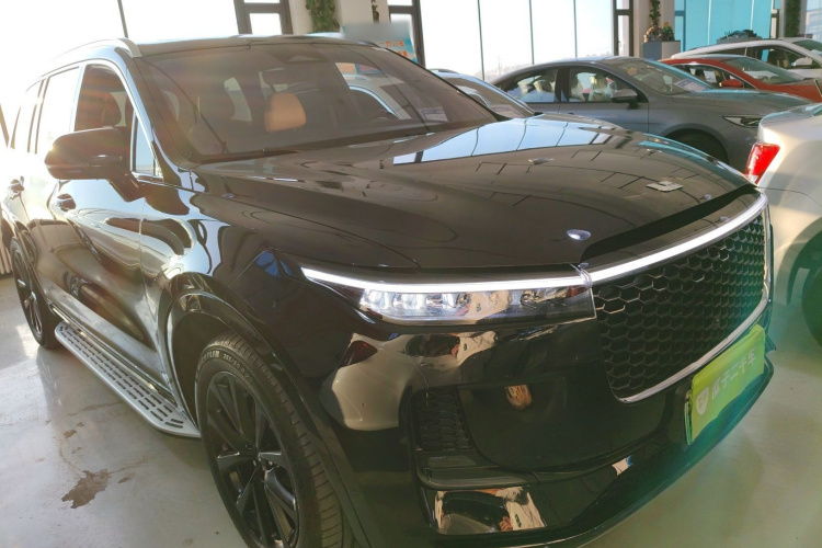 理想汽车 理想ONE 2021款 增程6座版车身外观3