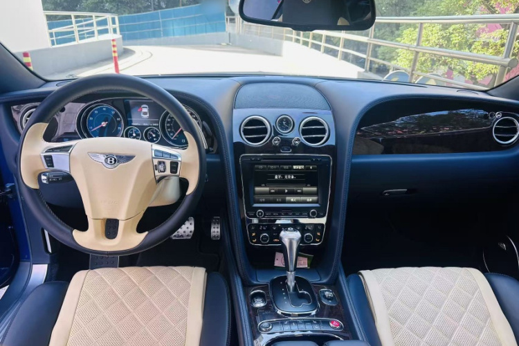 宾利 欧陆 2014款 4.0T GT V8 S 标准版中控内饰7001