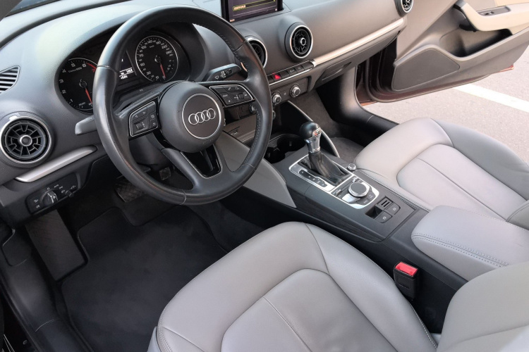 奥迪A3 2018款 30周年年型 Limousine 35 TFSI 进取型中控内饰7010