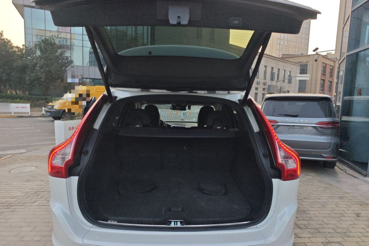 沃尔沃XC60 2016款 T5 AWD 智远版机舱底盘23