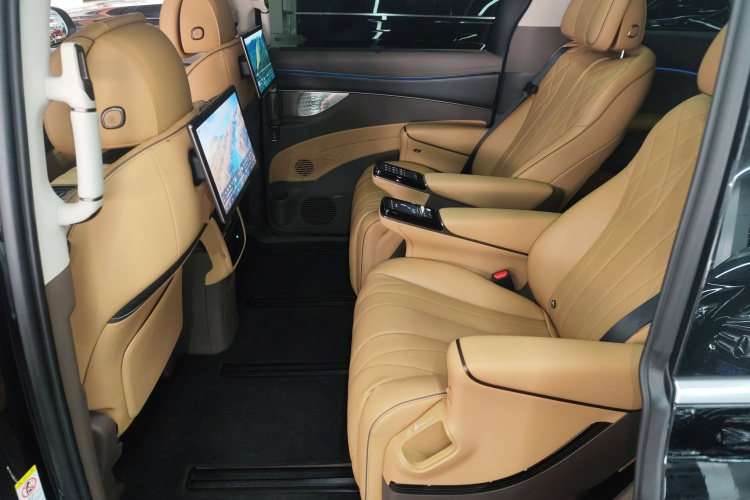 腾势D9 2022款 DM-i 970 四驱旗舰型中控内饰7004