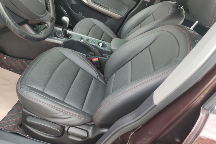 海马S5 2015款 1.6L 手动舒适型局部细节19