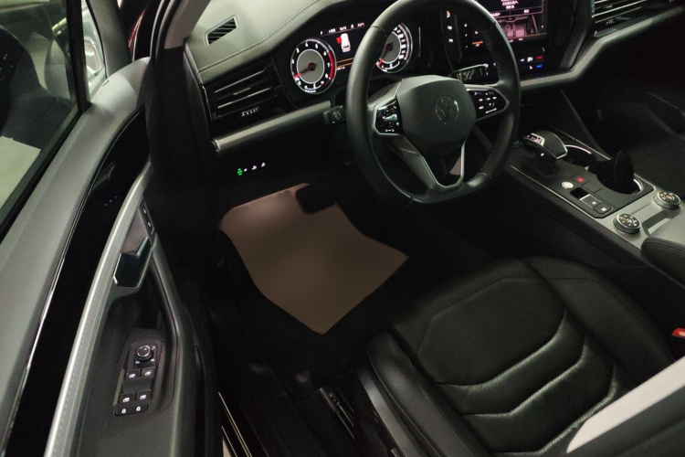 大众 途锐 2021款 2.0TSI 领航特别版中控内饰7003