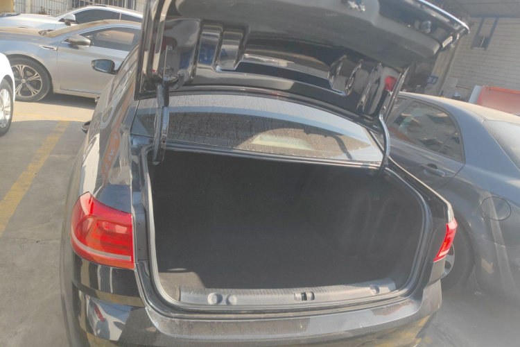 大众 朗逸 2017款 1.6L 自动舒适版机舱底盘23