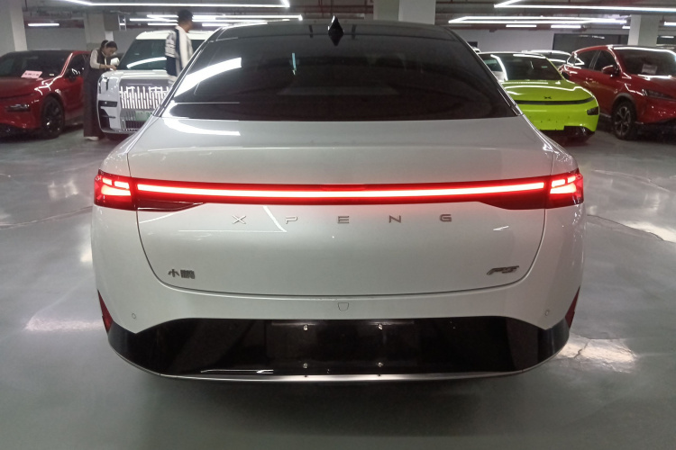 小鹏P5 2021款 460E+车身外观6004