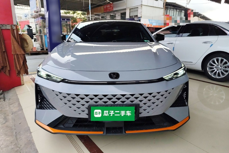 长安UNI-V 2024款 1.5T 尊贵运动型车身外观6001