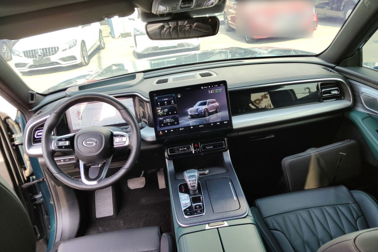 广汽传祺 传祺GS8 2022款 领航系列 2.0TGDI 两驱尊贵版（七座）中控内饰12