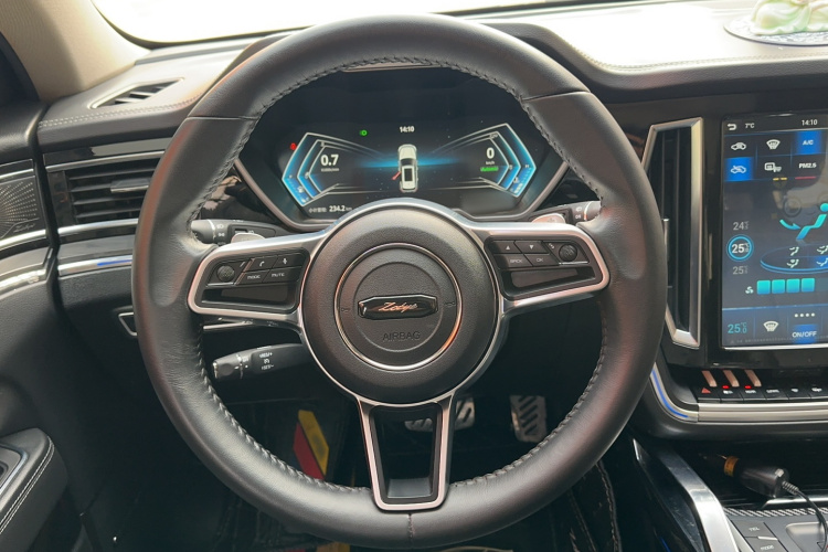 众泰T700 2017款 1.8T 双离合尊贵型中控内饰7007