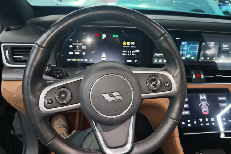 理想汽车 理想ONE 2020款 增程6座版中控内饰13