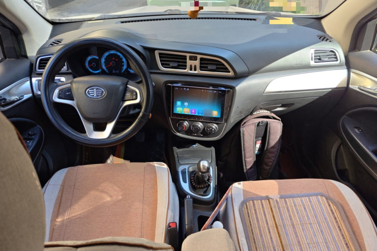一汽 骏派D60 2015款 1.5L 手动标准型中控内饰12