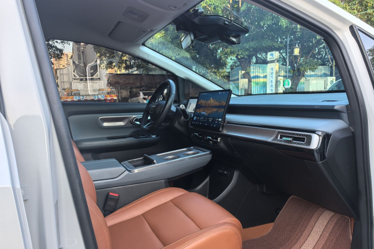 埃安 AION Y 2023款 Plus 610 乐享版中控内饰7001