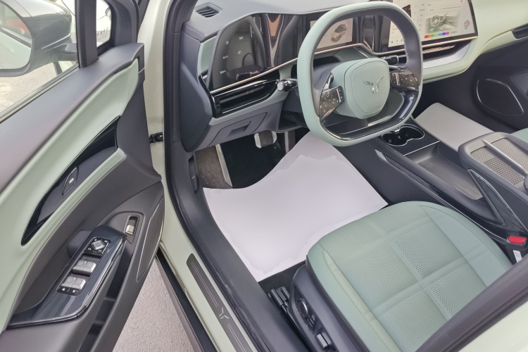 红旗EH7 2024款 690 Pro中控内饰7003