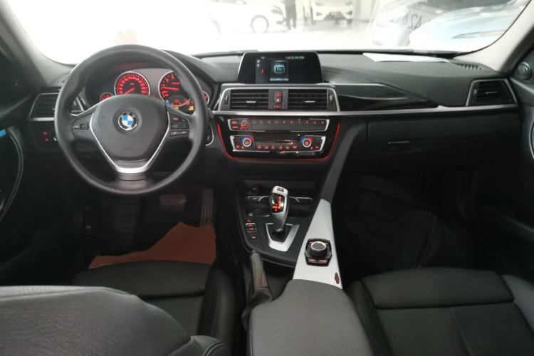 宝马3系 2018款 320Li 时尚型中控内饰7002