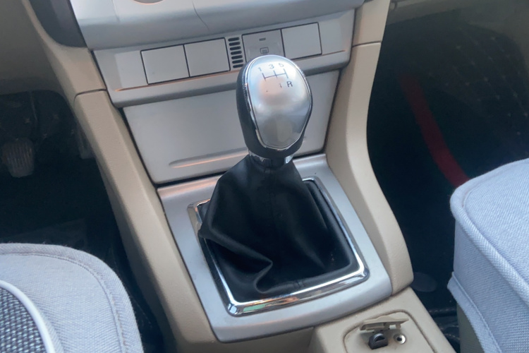 福特 福克斯 2013款 三厢经典 1.8L 手动基本型局部细节18