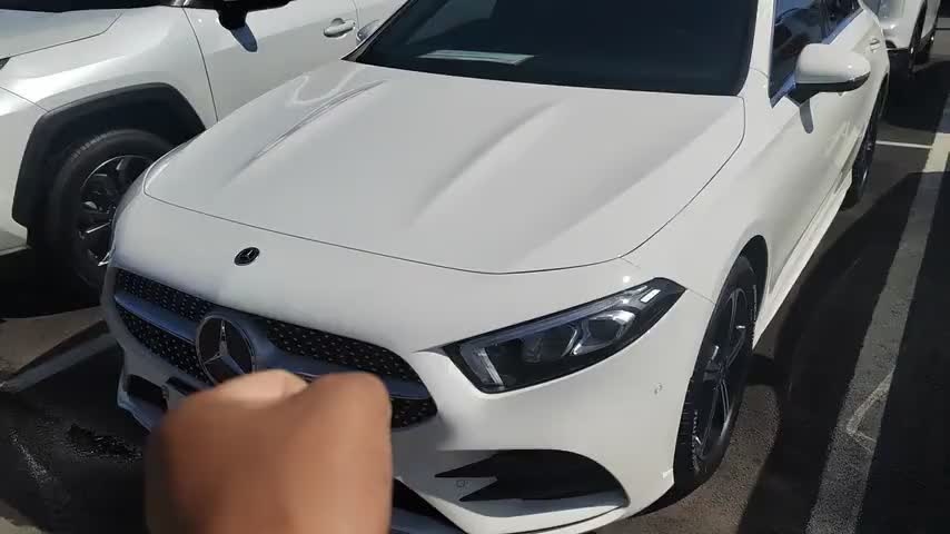 奔驰A级 2022款 A 200 L 运动轿车时尚型实拍1