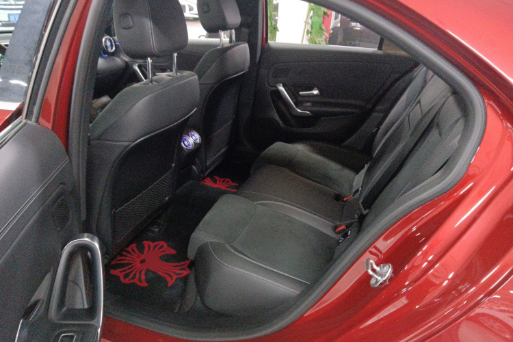 奔驰A级 2019款 改款 A 180 L 运动轿车中控内饰21