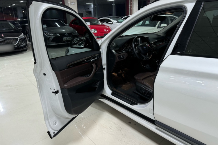 宝马X1 2018款 xDrive20Li 尊享型中控内饰7014