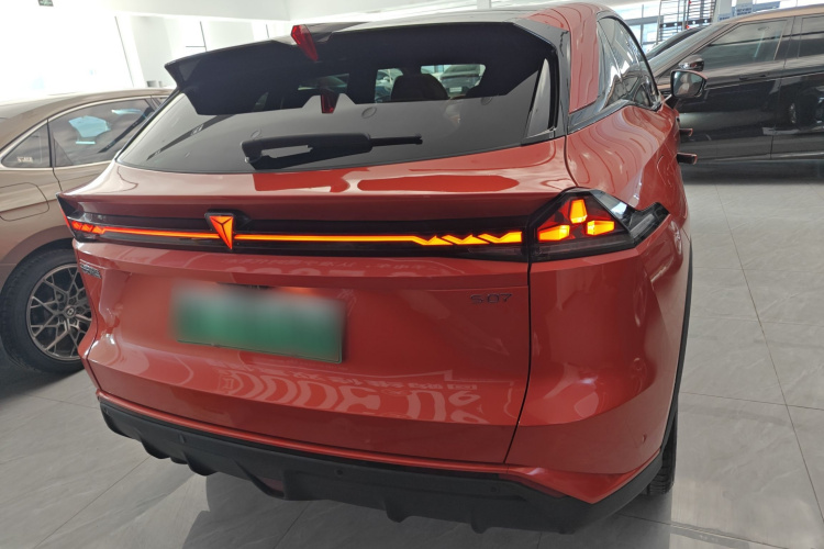 深蓝汽车 深蓝S07 2024款 215Max 乾崑智驾ADS SE增程版车身外观6