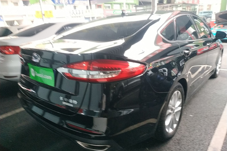 福特 蒙迪欧 2020款 EcoBoost 200 时尚型车身外观9