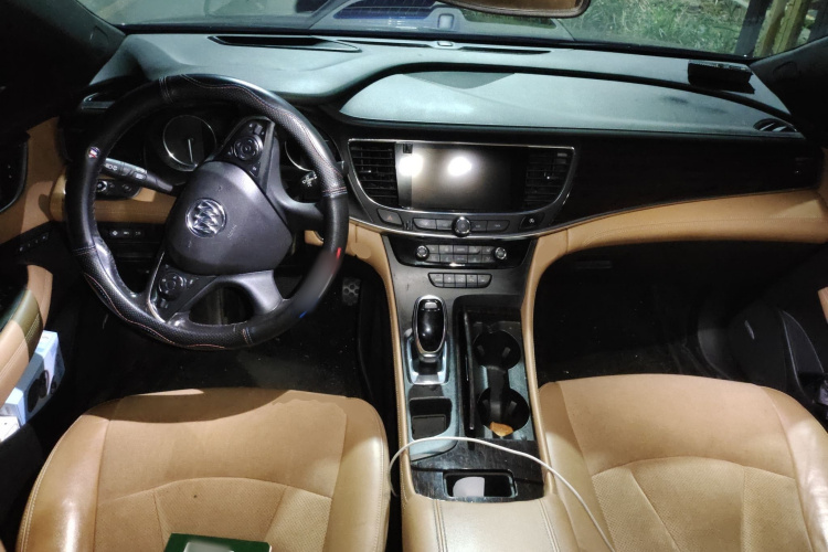 别克 君越 2016款 28T 豪华型中控内饰12