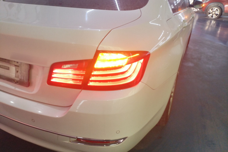 宝马5系 2014款 525Li 领先型车身外观9