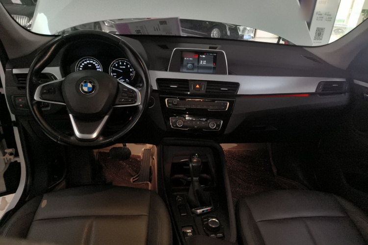 宝马X1 2019款 sDrive18Li 时尚型中控内饰12