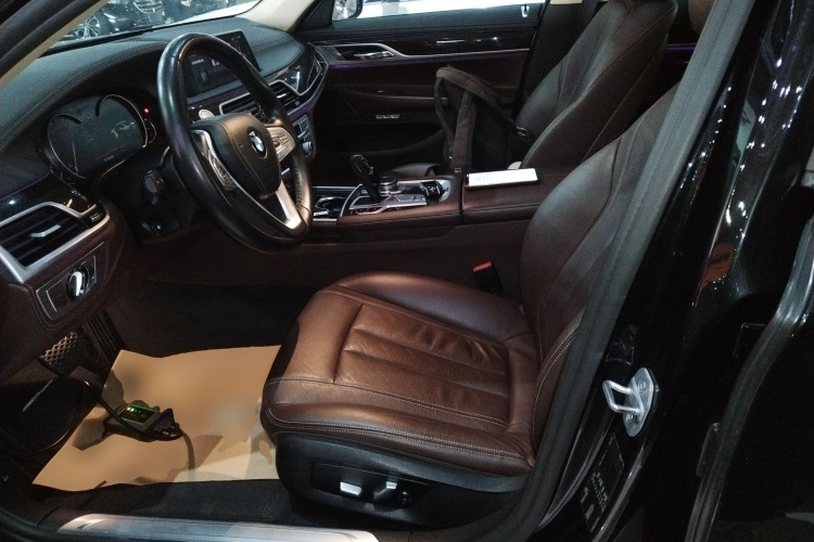 宝马7系 2018款 730Li 领先型 卓越套装中控内饰19