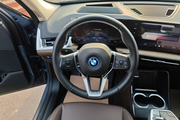宝马iX1 2023款 xDrive30L M运动套装中控内饰13