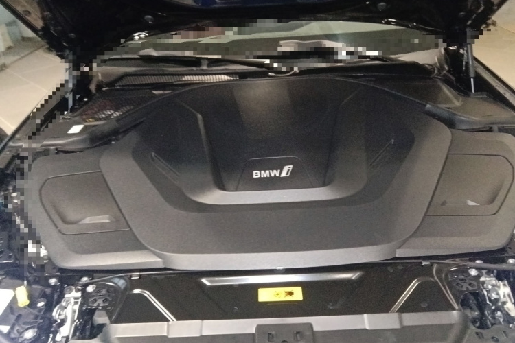 宝马i3 2025款 eDrive 40 L 曜夜套装机舱底盘24