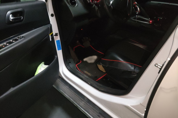 标致3008 2015款 1.6THP 自动经典版中控内饰7003