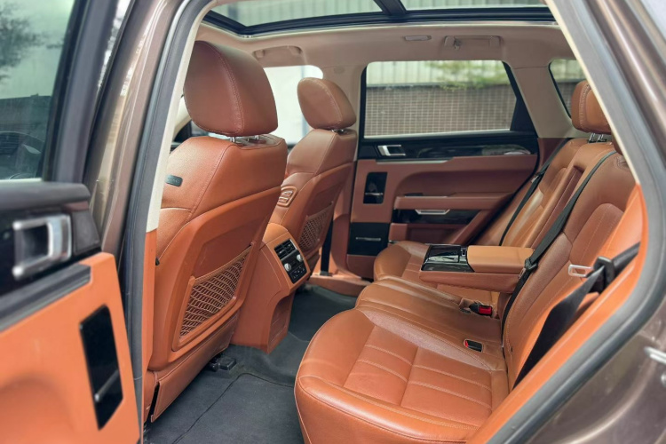 众泰T700 2017款 1.8T 双离合尊贵型中控内饰7003