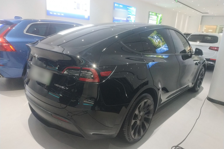 特斯拉 Model Y 2022款 后轮驱动版车身外观7