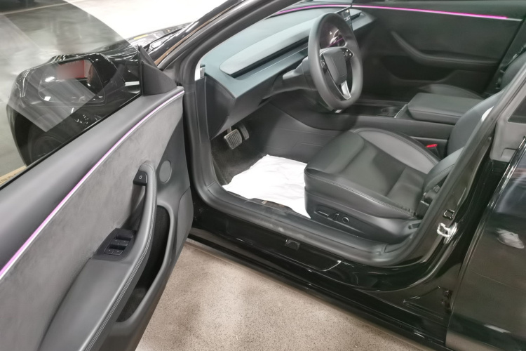 特斯拉 Model 3 2023款 长续航全轮驱动版中控内饰20