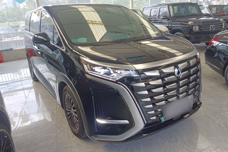 腾势D9 2022款 DM-i 970 四驱旗舰型车身外观3