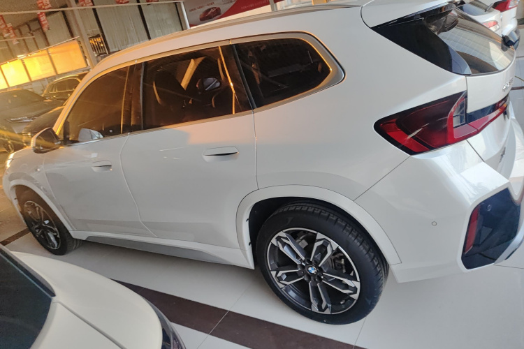 宝马X1 2023款 sDrive25Li M运动套装车身外观4