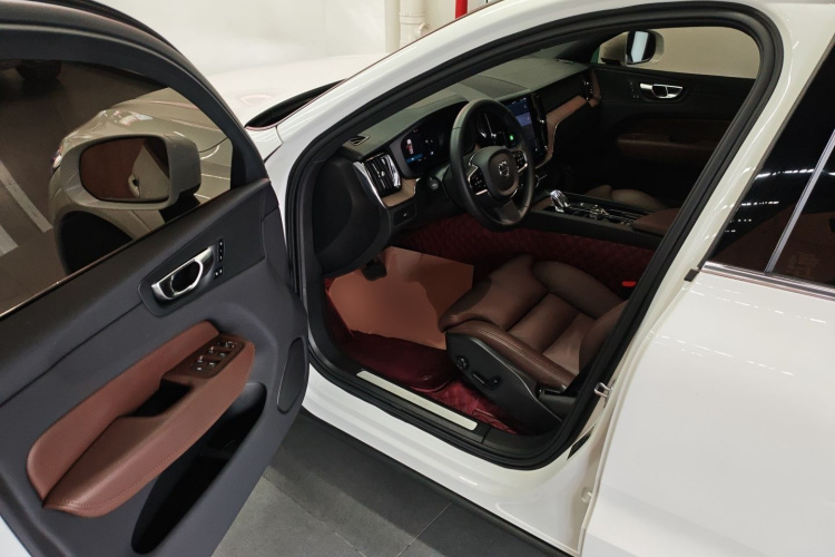 沃尔沃XC60 2023款 B5 四驱智远豪华版中控内饰7003