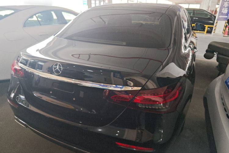 奔驰E级 2023款 E 300 L 豪华型车身外观6