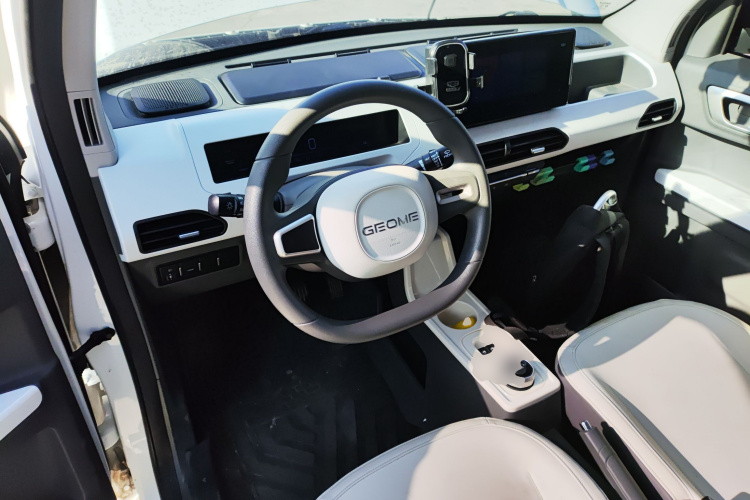 吉利银河 2024款 200km 熊猫骑士中控内饰12