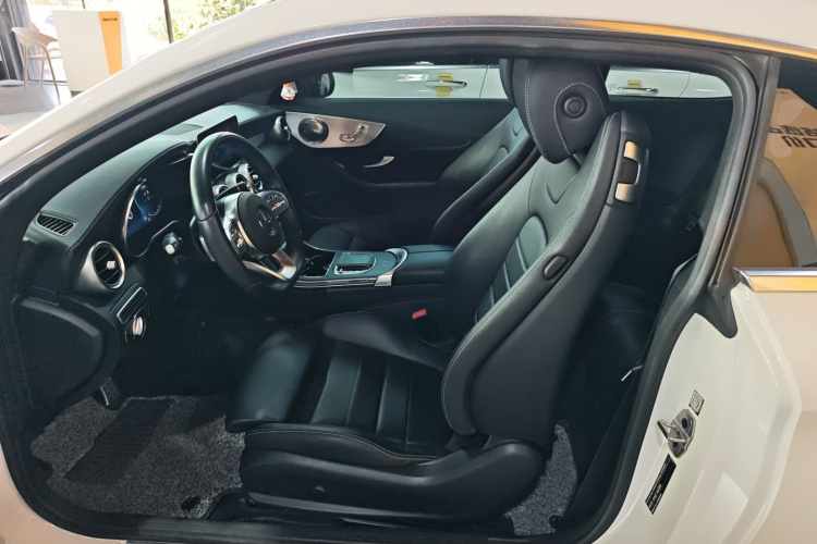 奔驰C级(进口) 2020款 C 260 轿跑车中控内饰19