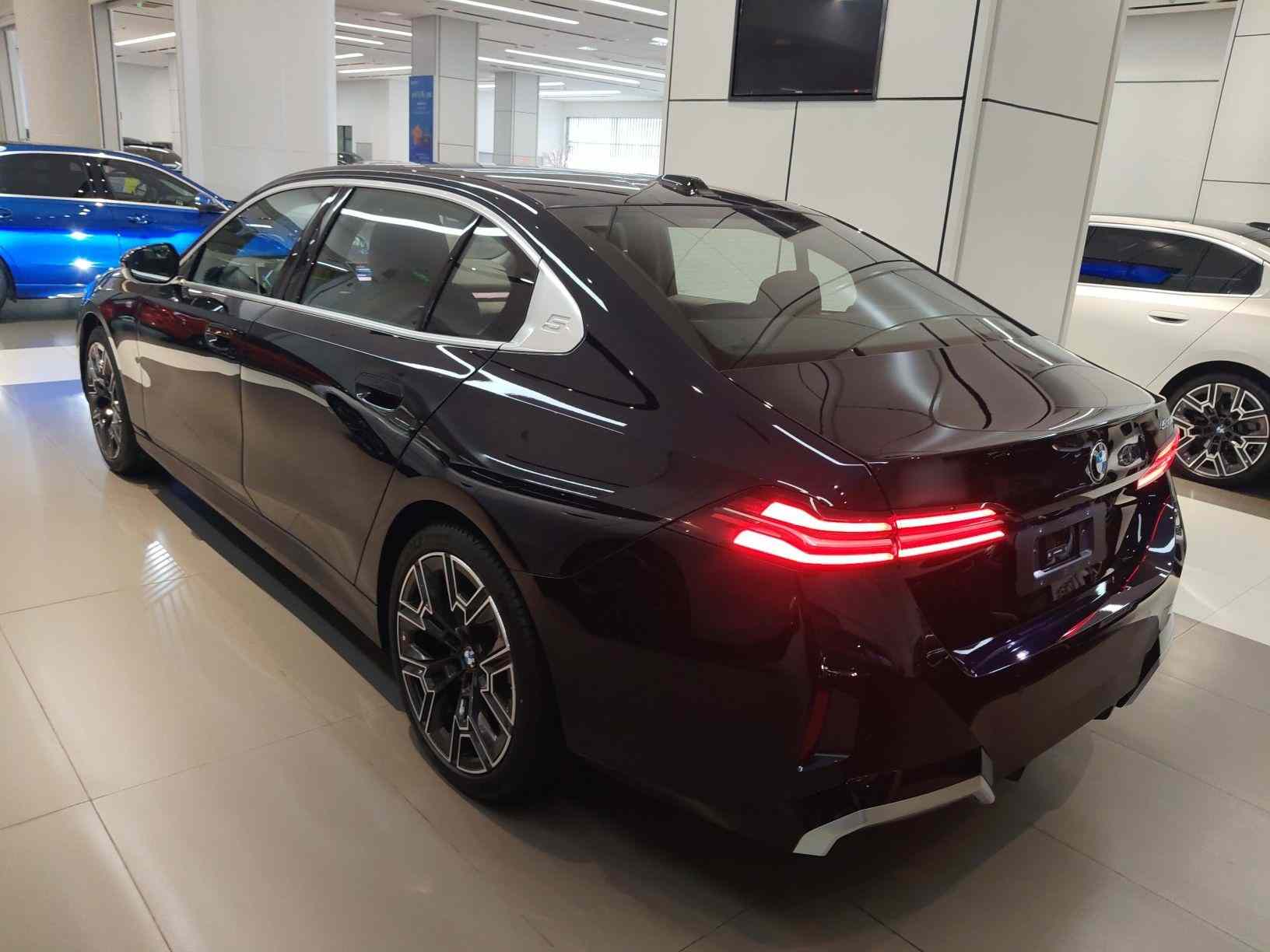 宝马5系 2025款 530Li 尊享型 M运动套装(3)