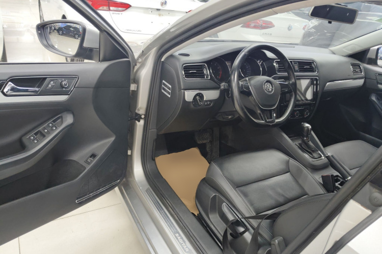 大众 速腾 2015款 1.6L 自动舒适型中控内饰20